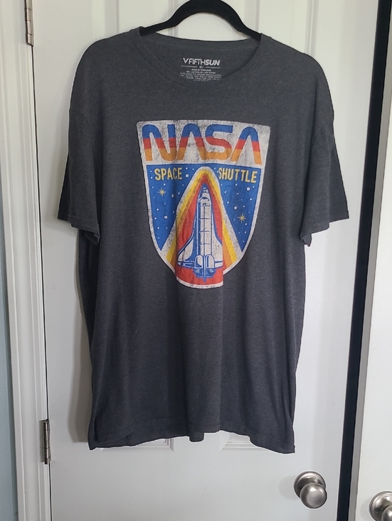 Fifth Sun Men’s Gray NASA Space Shuttle Graphic Tee with Blue & Red Accents